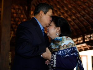 Ibu Ani dan Pak SBY 2